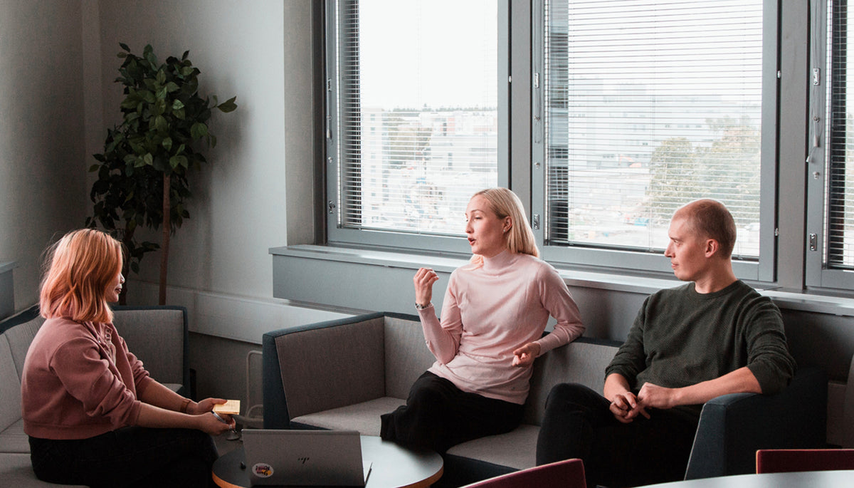 Réunion d’équipe avec Bonitasoft illustrant la collaboration autour de l’optimisation des processus métier et la transformation digitale via une plateforme BPM open source.