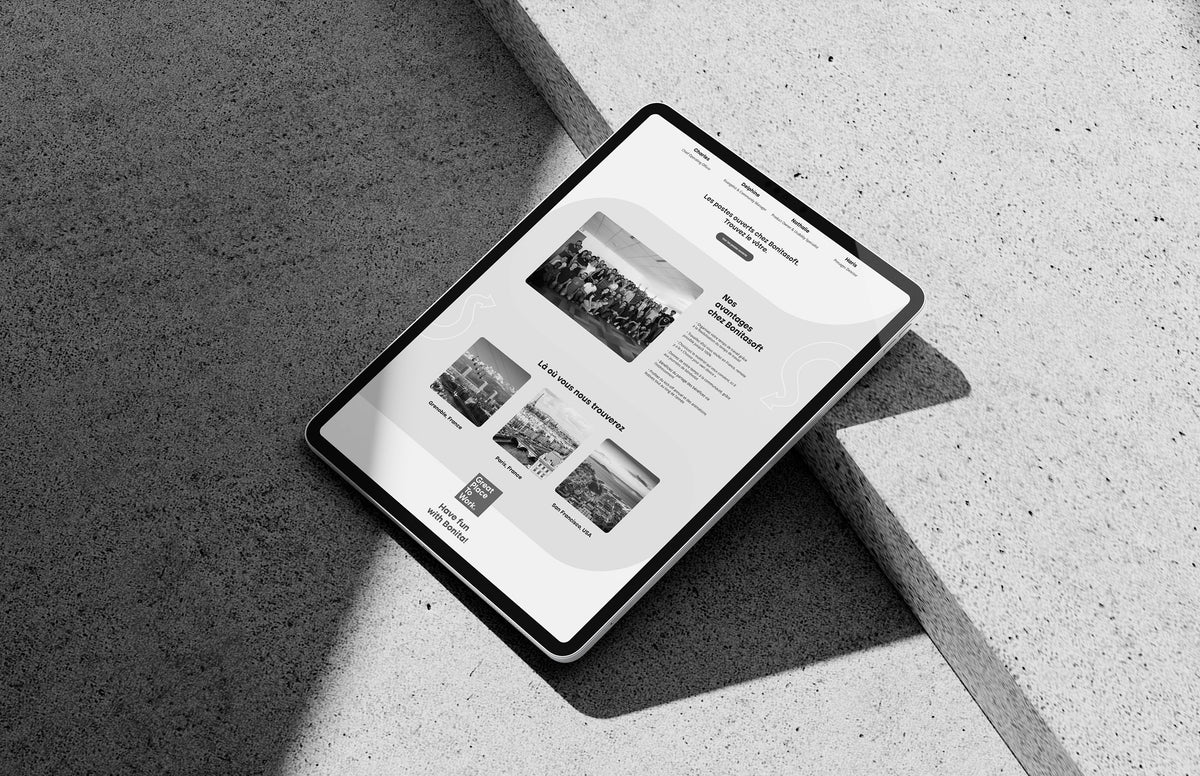 Tablette affichant l’interface Bonitasoft illustrant l’expérience utilisateur et le design UX d’une plateforme BPM open source.