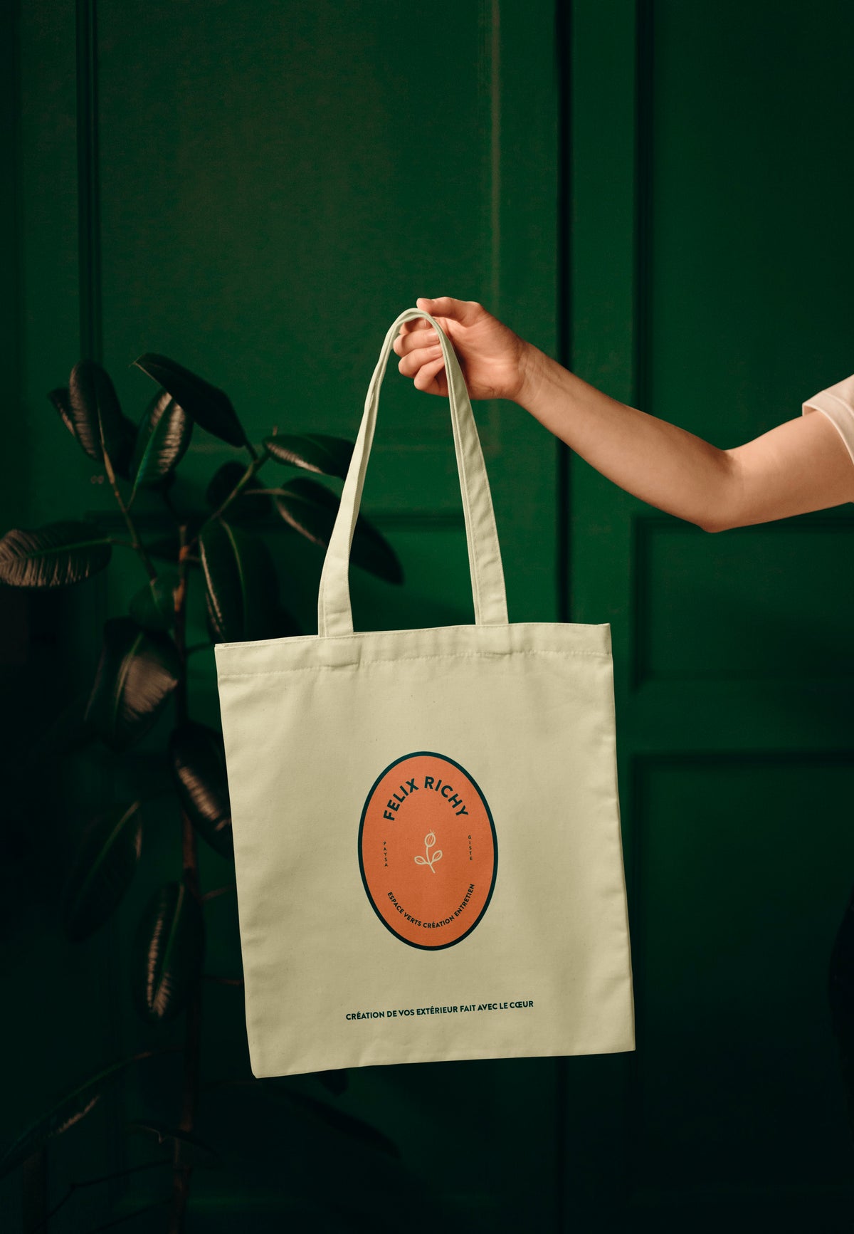 Tote bag Félix Richy Paysage avec logo illustré, représentant l’identité visuelle d’un paysagiste engagée dans la création d’espaces verts naturels.