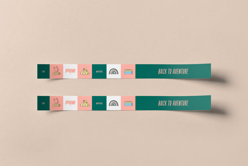 Bracelets en tissu Hakuna avec motifs ludiques et colorés, accessoires de colonie de vacances pour enfants autour de l’aventure et de la nature.