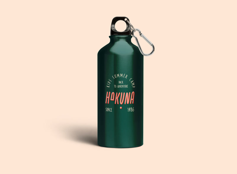 Gourde Hakuna pour enfants, accessoire de colonie de vacances idéal pour les activités en plein air et les aventures en nature.