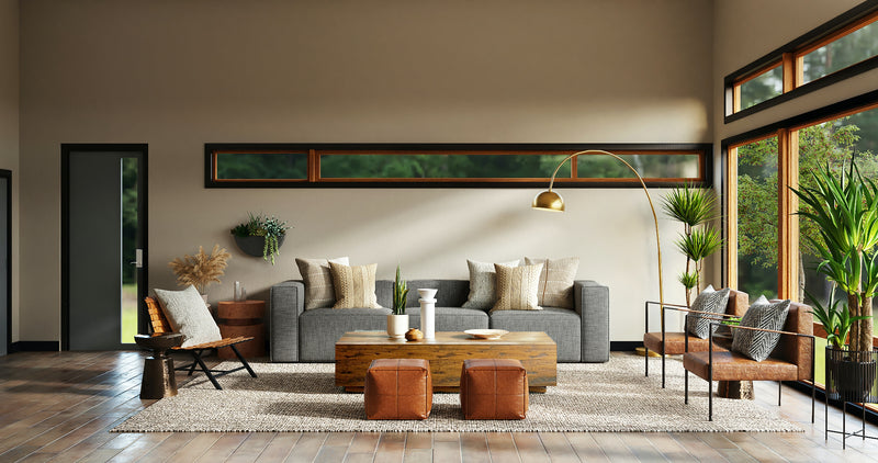 Aménagement d’un salon moderne avec mobilier design, plantes et grandes ouvertures sur l’extérieur.