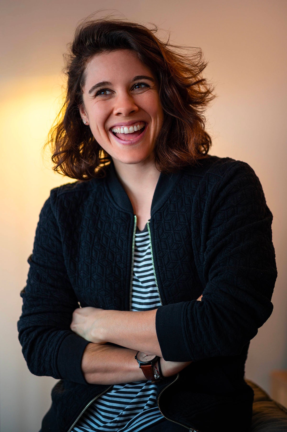 Portrait de Patricia Therrachon, graphiste et directrice artistique freelance à Paris, spécialisée en branding, identité visuelle, webdesign et design graphique.