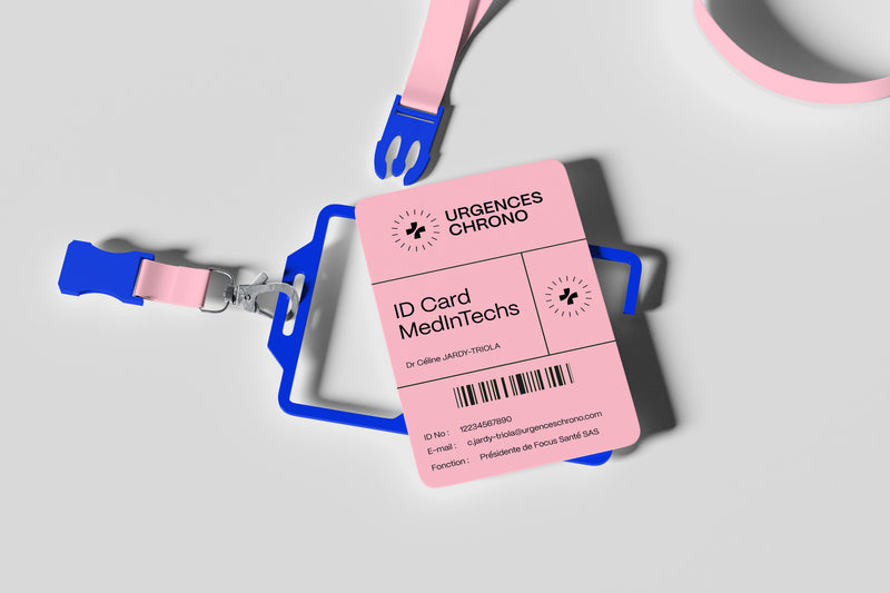 Badge nominatif Urgences Chrono sur tour de cou.