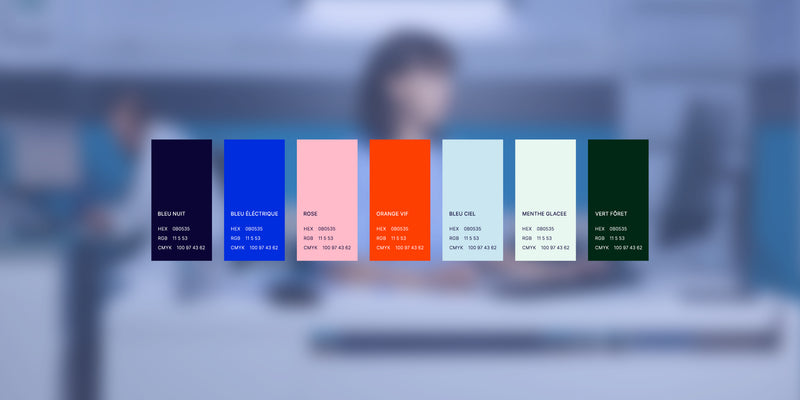 Nuancier de la marque Urgences Chrono : bleu nuit, bleu électrique, rose, orange vif, bleu ciel, menthe glacée, vert forêt.